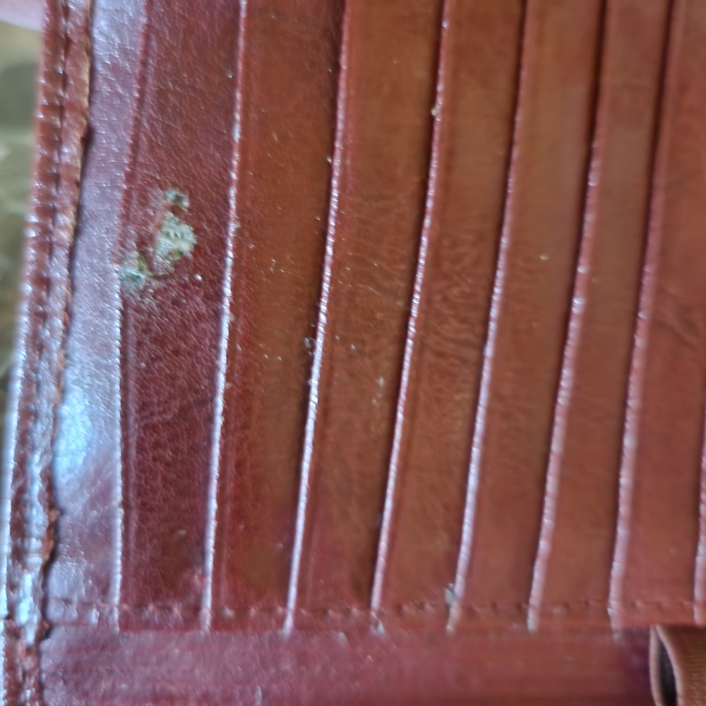GUC Fossil leather Wallet - Picture 7 of 9